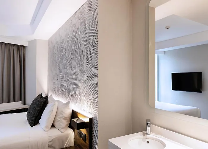 Standard Queen Room