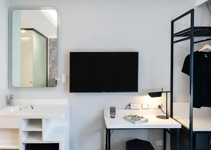 Petite Queen Room