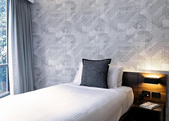 Petite Twin Room